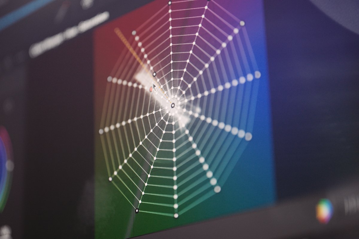 Farbrad und Vektorskop in der Color-Page von DaVinci Resolve