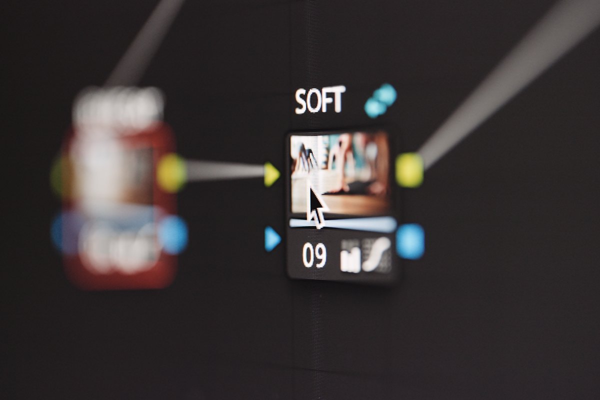 Node-Graph in der Color-Page von DaVinci Resolve mit verbundenen Nodes