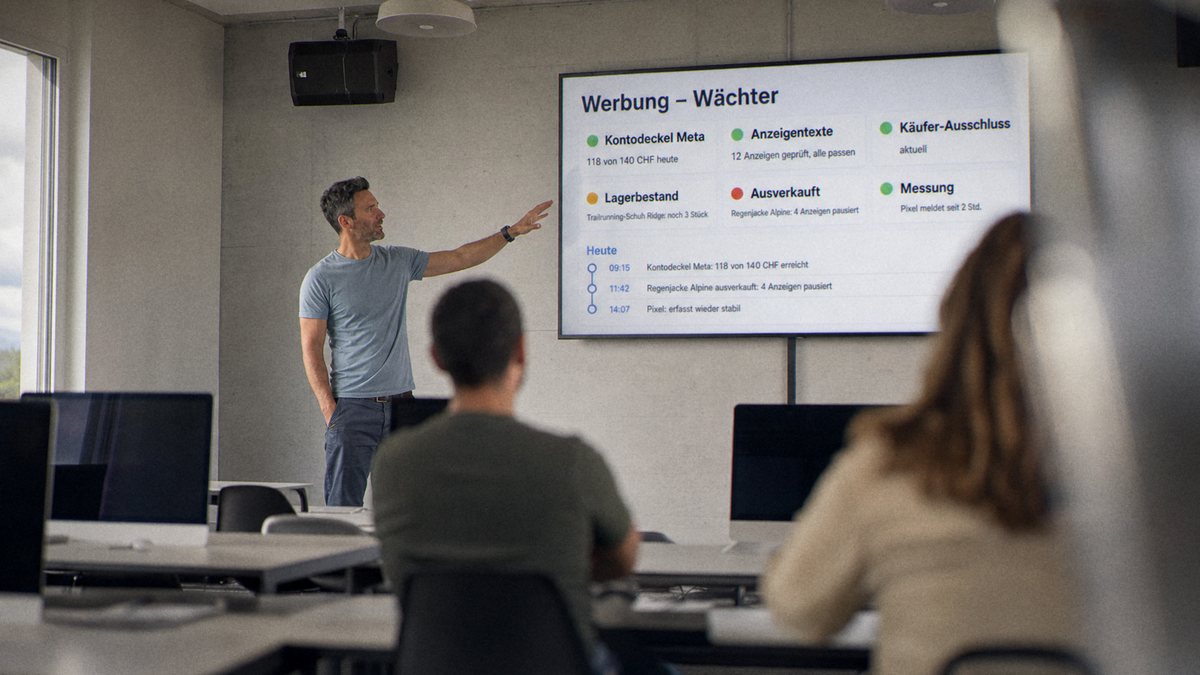 Roman Lehmann zeigt auf der Videowand die Wächter des selbstgebauten Betriebssystems von Studio 1