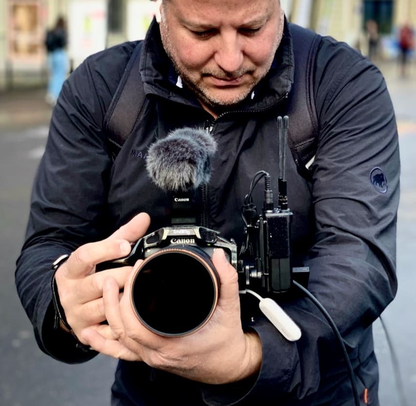 Ben Leoni mit der Canon R5C im Einsatz