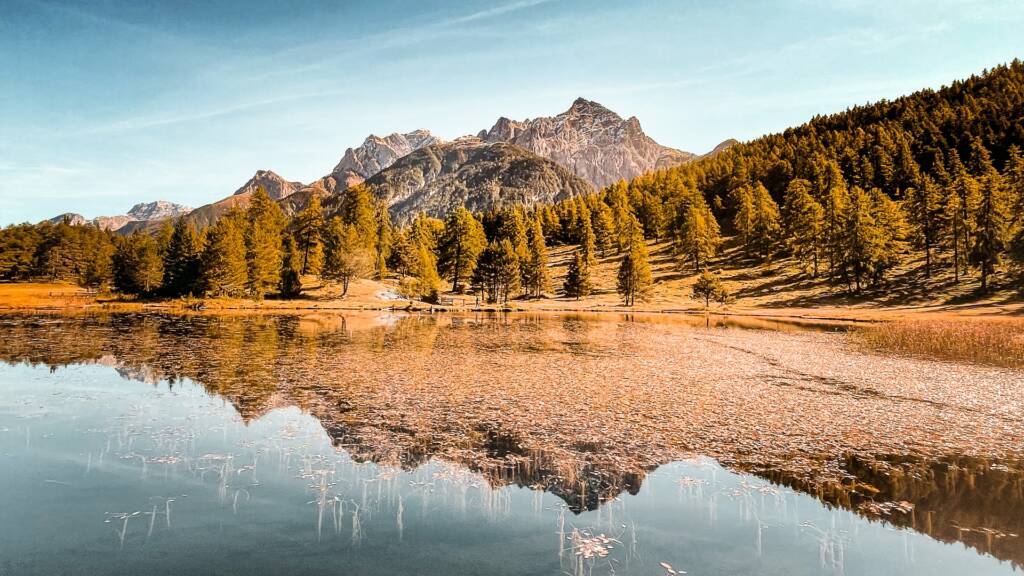 Lai Nair bei Tarasp im goldenen Herbst