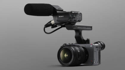 Sony FX2 mit Griff und Mikrofon