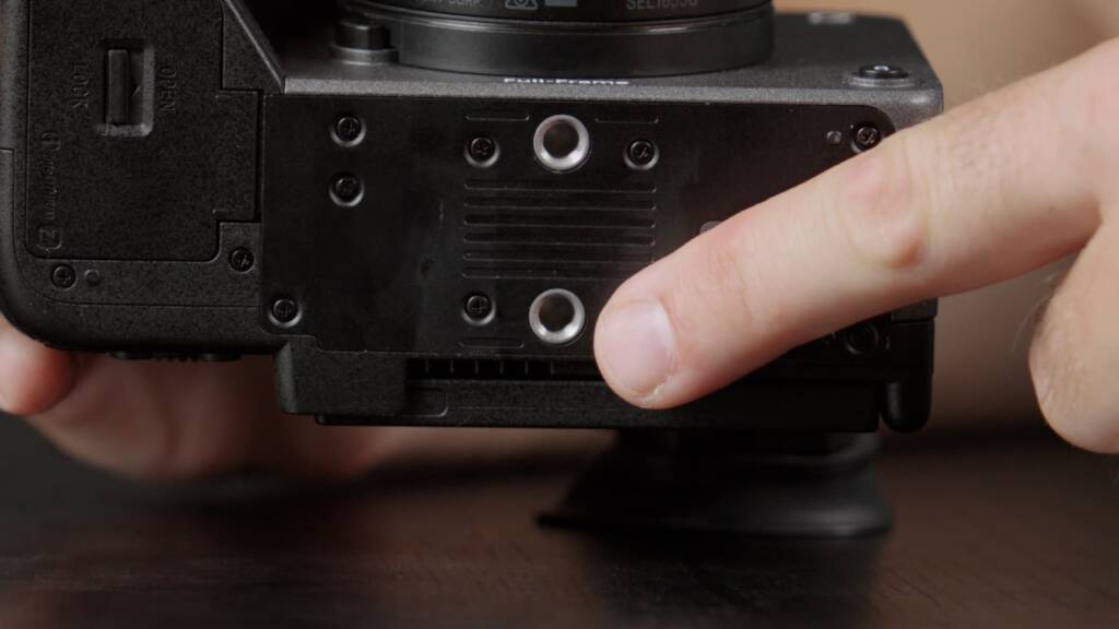 Sony FX2 unten mit 2 Gewinden