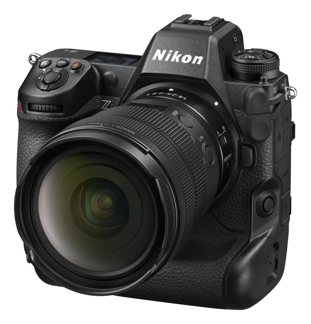 Schwarze Nikon Z8-Kamera mit großem Zoomobjektiv und strukturiertem Griff, angewinkelt, um Tasten und Branding neben einer Nikon Z9 zu zeigen.