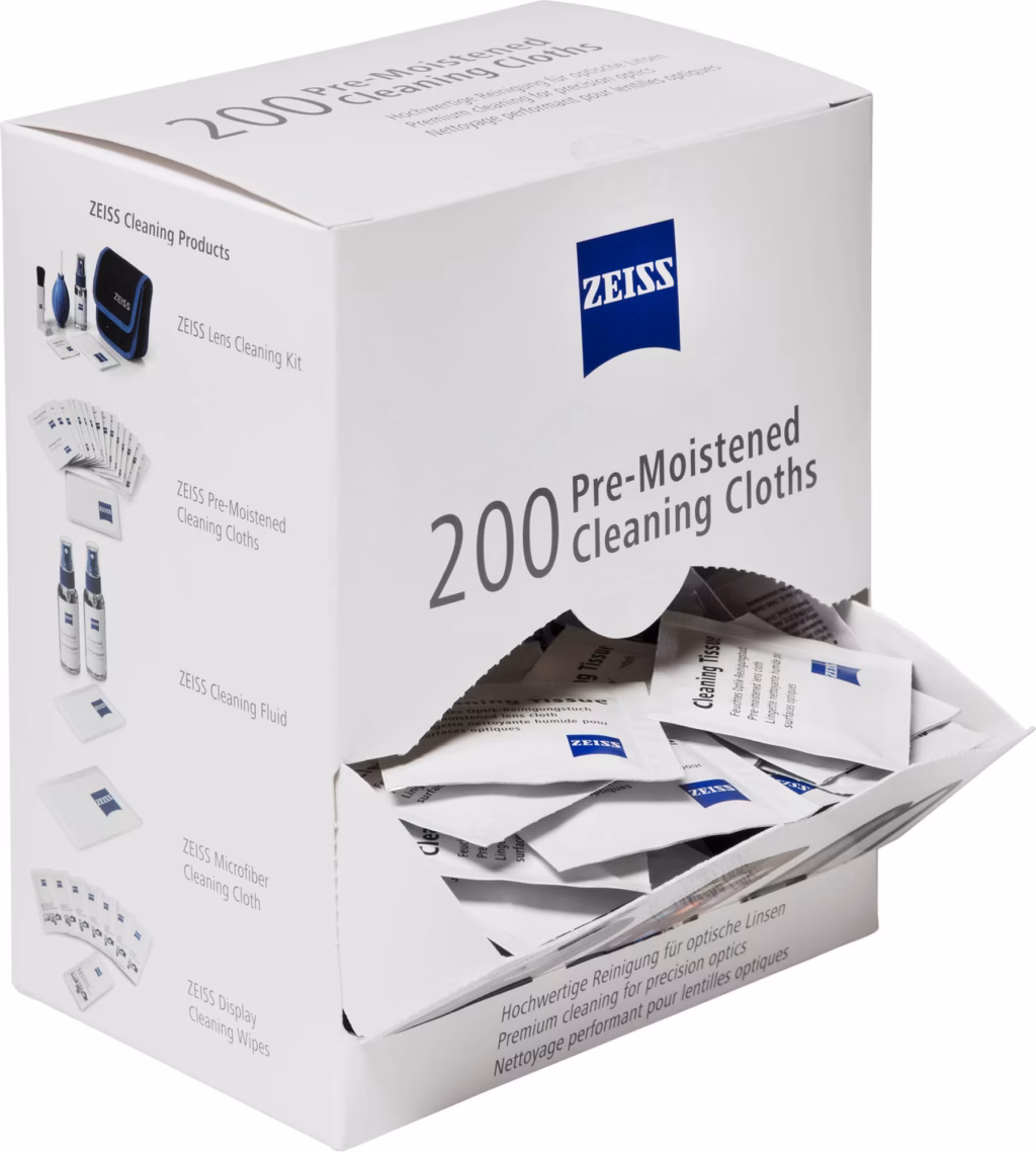 Zeiss 200 Pre-Moistened Cleaning Cloths Schachtel, teilweise geöffnet mit sichtbaren Päckchen; weiße Schachtel mit blauem Zeiss Branding.