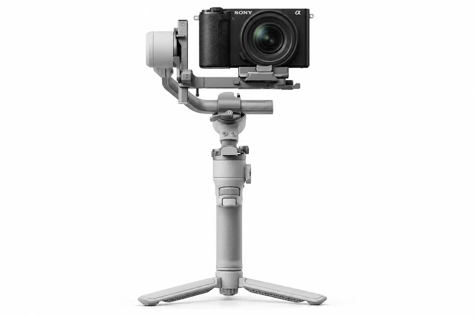 Frontansicht der waagrechten Sony α6700 auf DJI RS4 Mini mit zur Betrachterin oder zum Betrachter gerichteter Linse