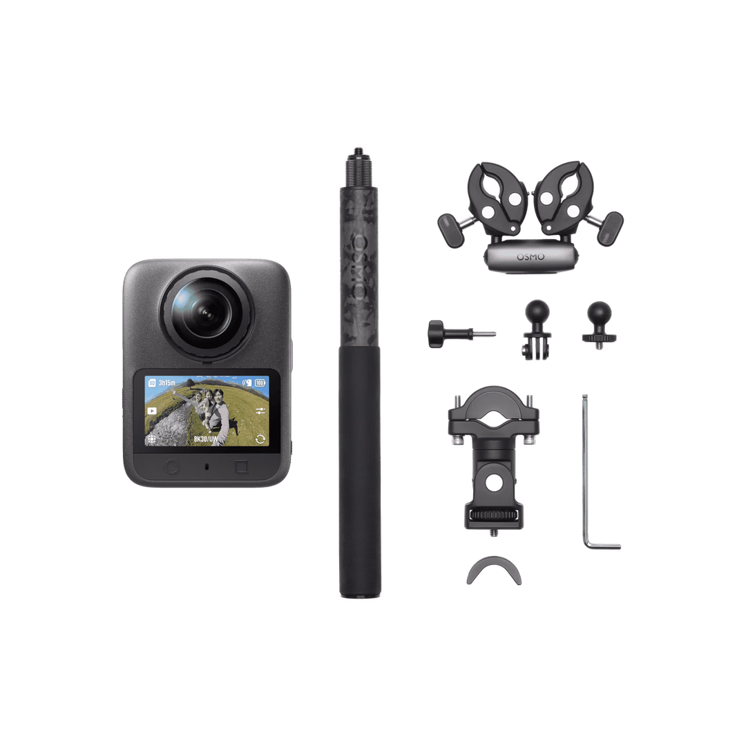 Lieferumfang der DJI Osmo 360 II Limitless Riding Combo: Kamera, Carbon-Verlängerungsstab und Halterungen für Velo und Motorrad