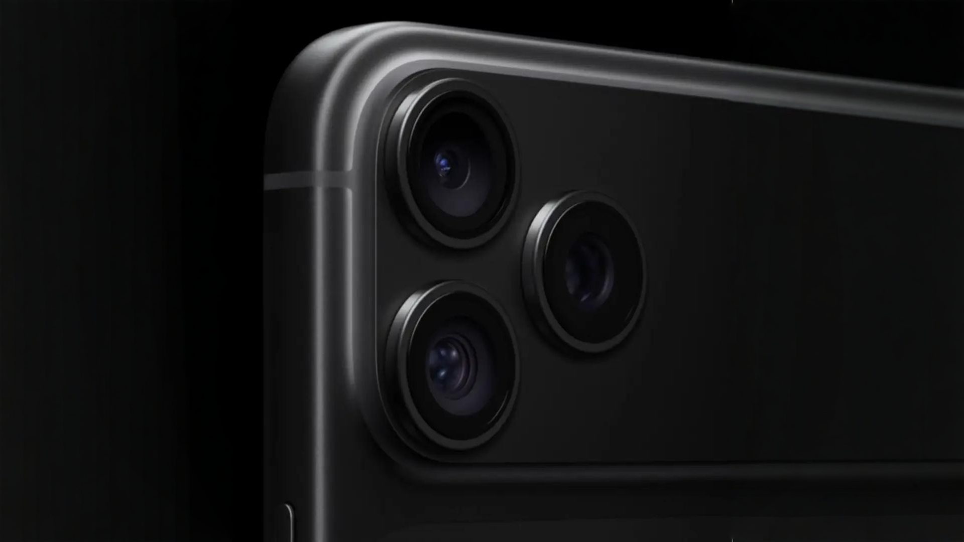 Nahaufnahme der Rückseite eines schwarzen iPhone 18 Pro mit den drei grossen Kameraobjektiven in dreieckiger Anordnung.